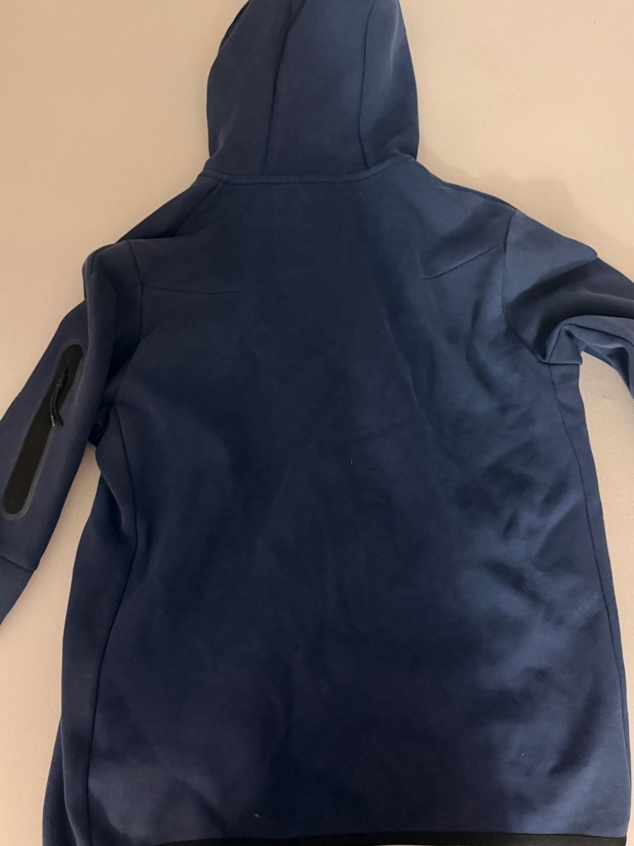 Nike Giacche: Nike tech – Usato da St. Gallen venduto da sch_f8p8 1