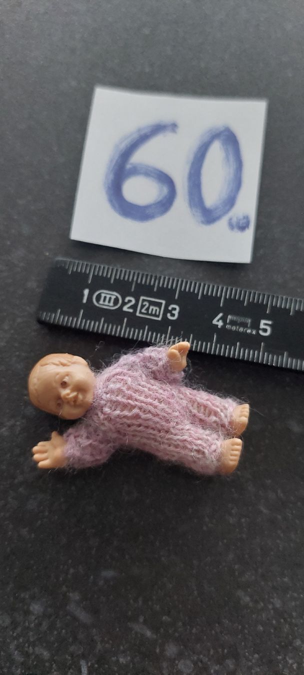 Bambole: 2 Miniatur Puppenstubenpüppchen – Nuovo (secondo la descrizione) da Muri AG venduto da nindo1 6