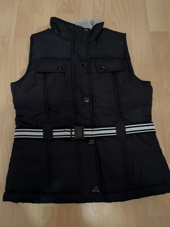 Schwarzes Gilet Gr. 140