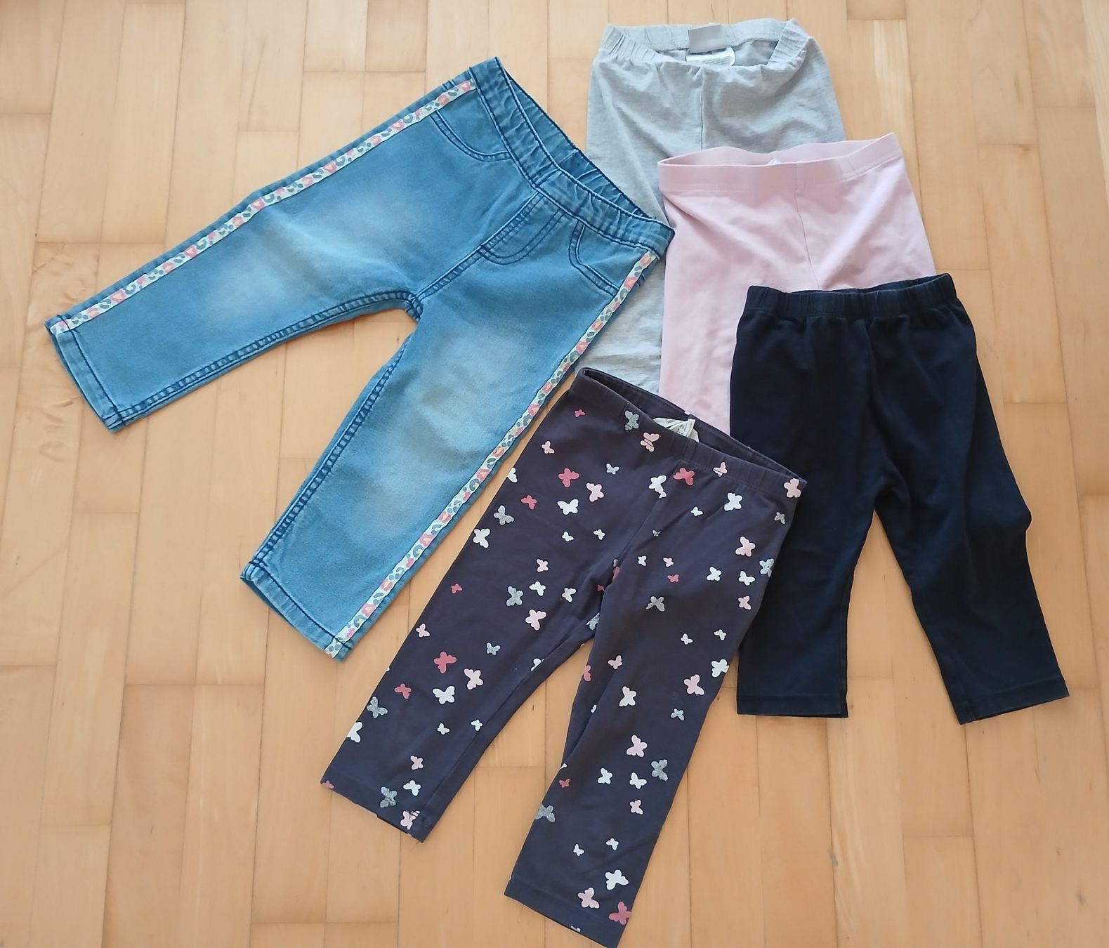 H&M Pantaloni: 5 Hosen Mädchen Gr.110 – Usato da St. Margrethen SG venduto da SamusAran