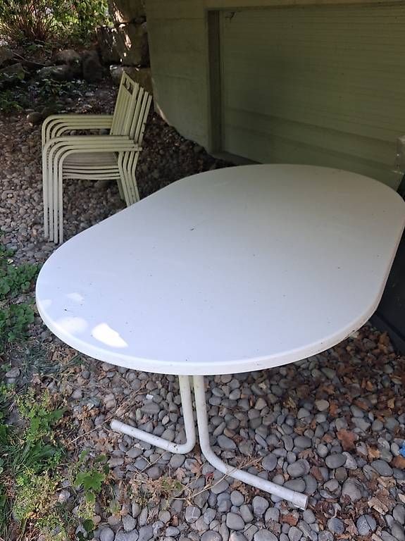 Set de table et chaises: Tisch und Stühle – D'occasion à Wangen ZH par oky-doky