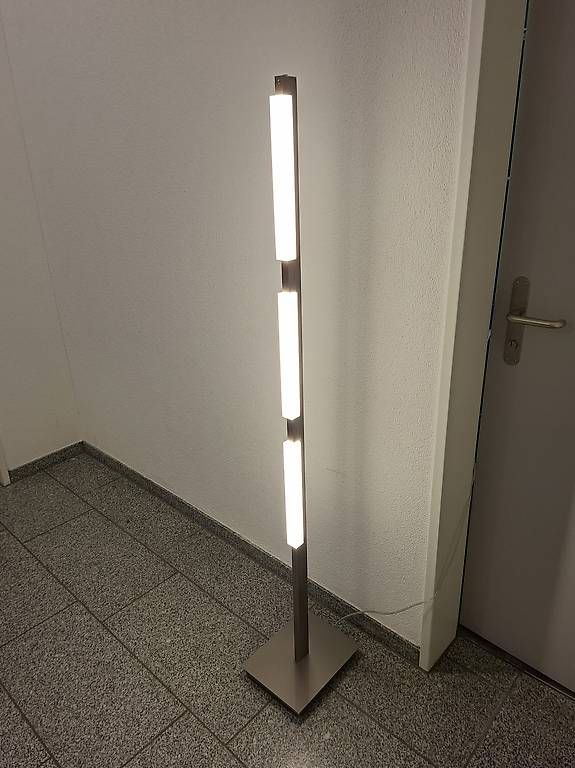 Lampes: LED Stehlampe dimmbar – D'occasion à Rotkreuz par realtradeSwitzerland 4