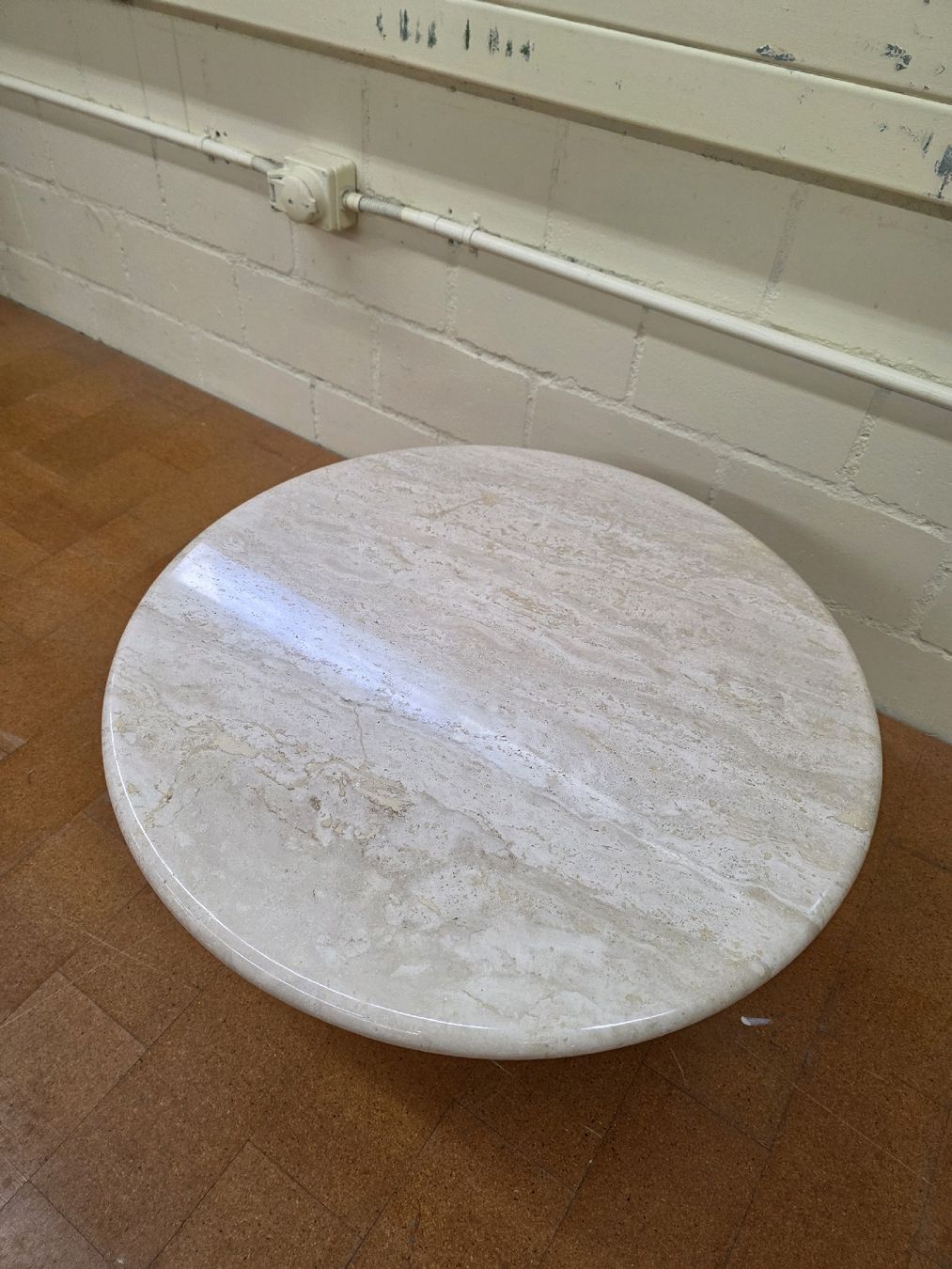 Tables: Designer Couchtisch aus Travertin  – D'occasion à Lichtensteig par UsedINStore 2