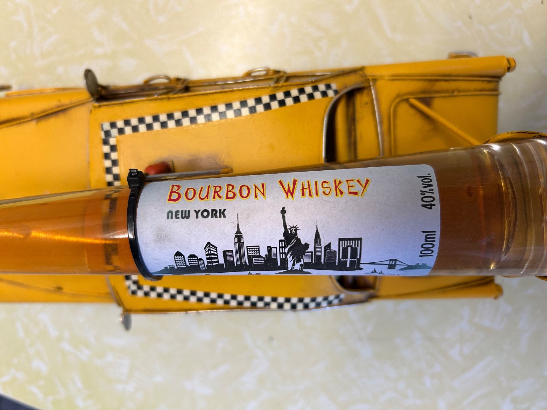 Tutte le decorazioni: Checker Taxi  mit Whisky Flasche – Usato da Kleindöttingen venduto da Demon4 3