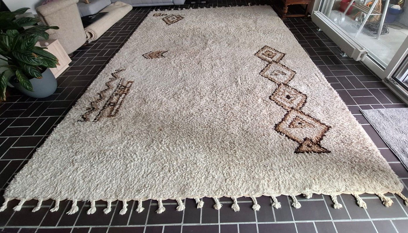Teppiche: Teppich mit geometrischen Mustern – Gebraucht aus Rain von Flokaiser