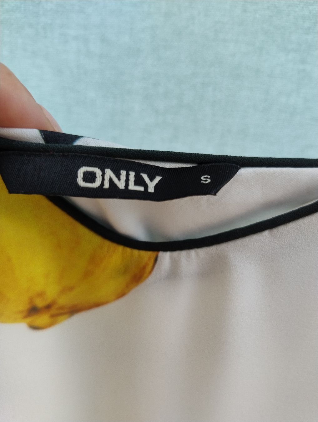 Only Tops: ONLY Träger-Top Zitronen-Muster,Grösse S – Gebraucht aus Kirchberg BE von lauraflu 2