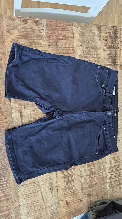 Pantaloni: 2 Paar Jack&Jones Shorts – Usato da Thun venduto da edifurler 2