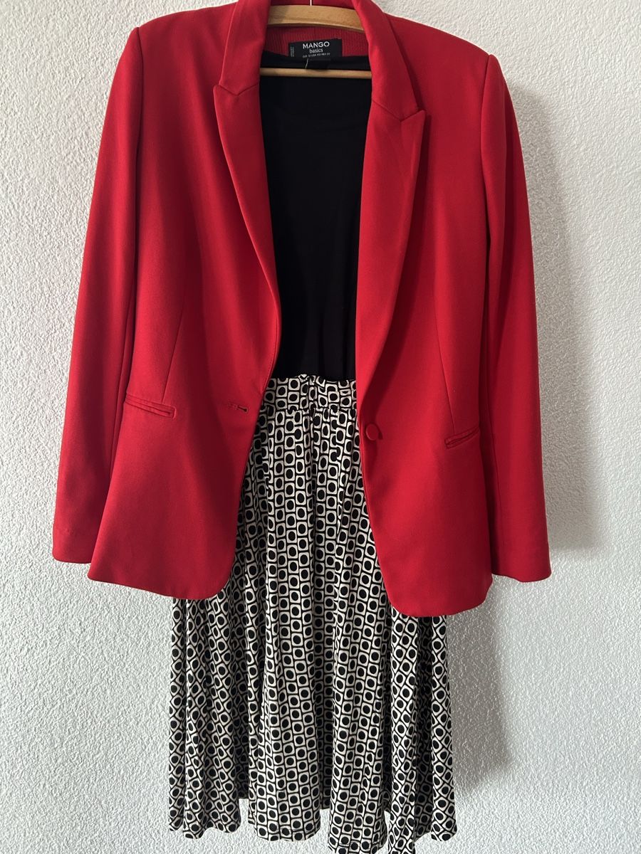 Mango Anzüge & Kostüme: Roter Mango Blazer, Gr. S neuwertig + Kleid, Gr. M – Gebraucht aus St. Gallen von jojan