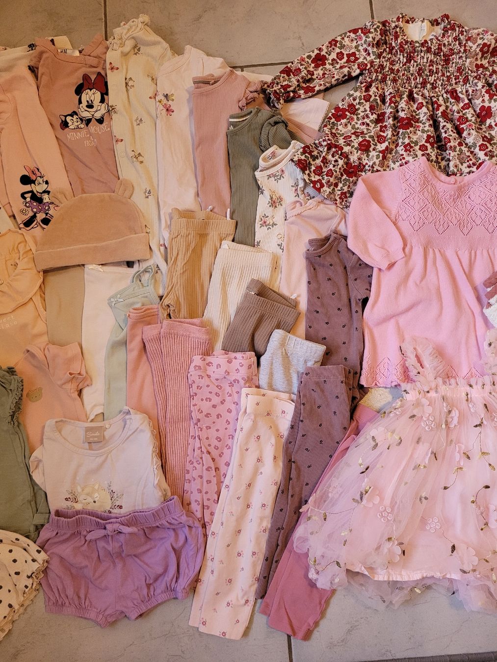 H&M Lotti & Set di vestiti: Babykleidung Mädchen Set Gr. 74 – Usato da Gisikon venduto da Flowerpower92 2