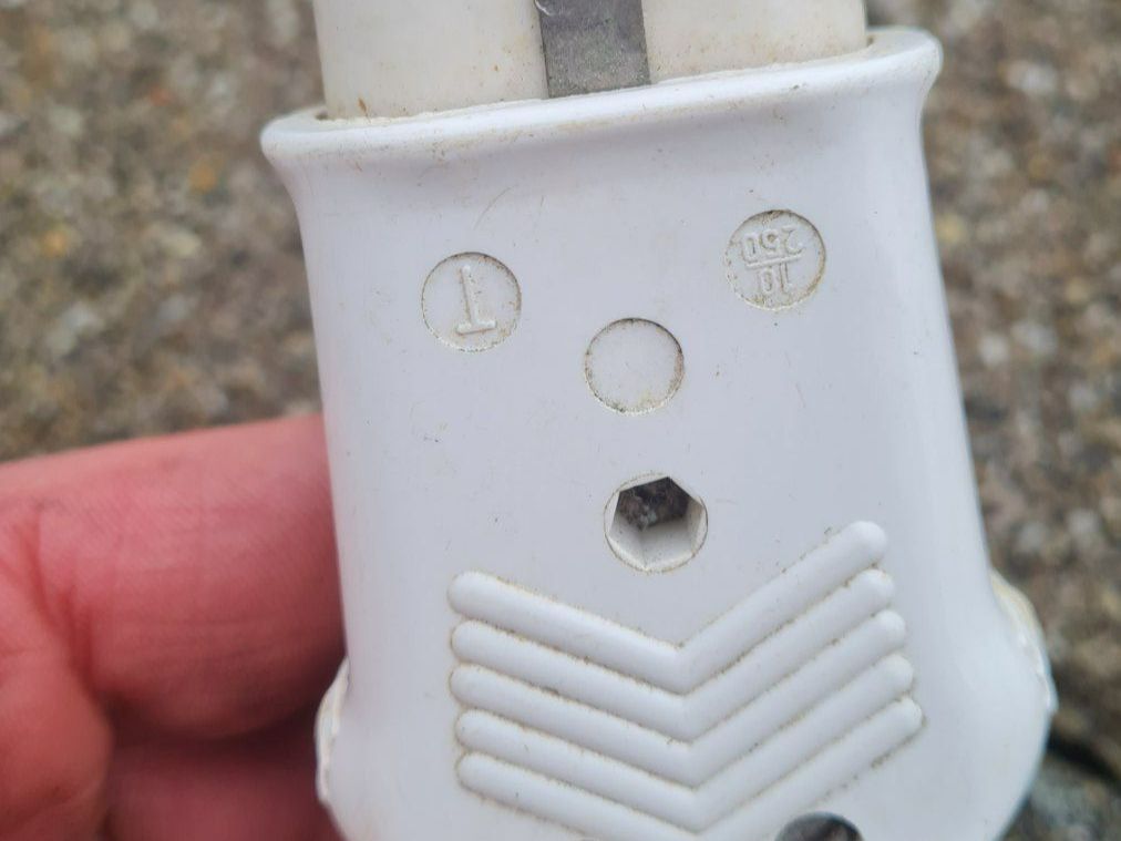 Kabel: Antikes Kabel / Stecker / 10A / 250V / Vintage / 1.5 Meter – Gebraucht aus Safenwil von TOMLUK 5