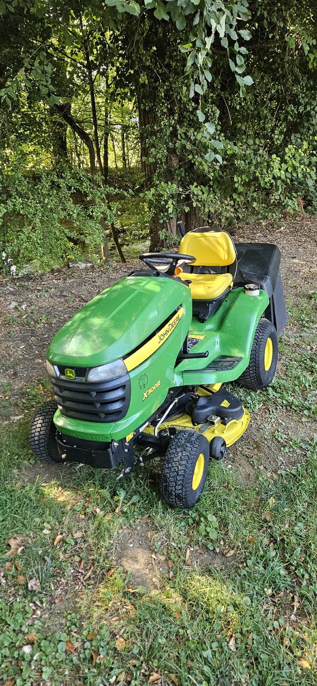 John Deere Rasenmäher: JOHN DEERE X300R  – Gebraucht aus Vich von Max-Mechanics 3