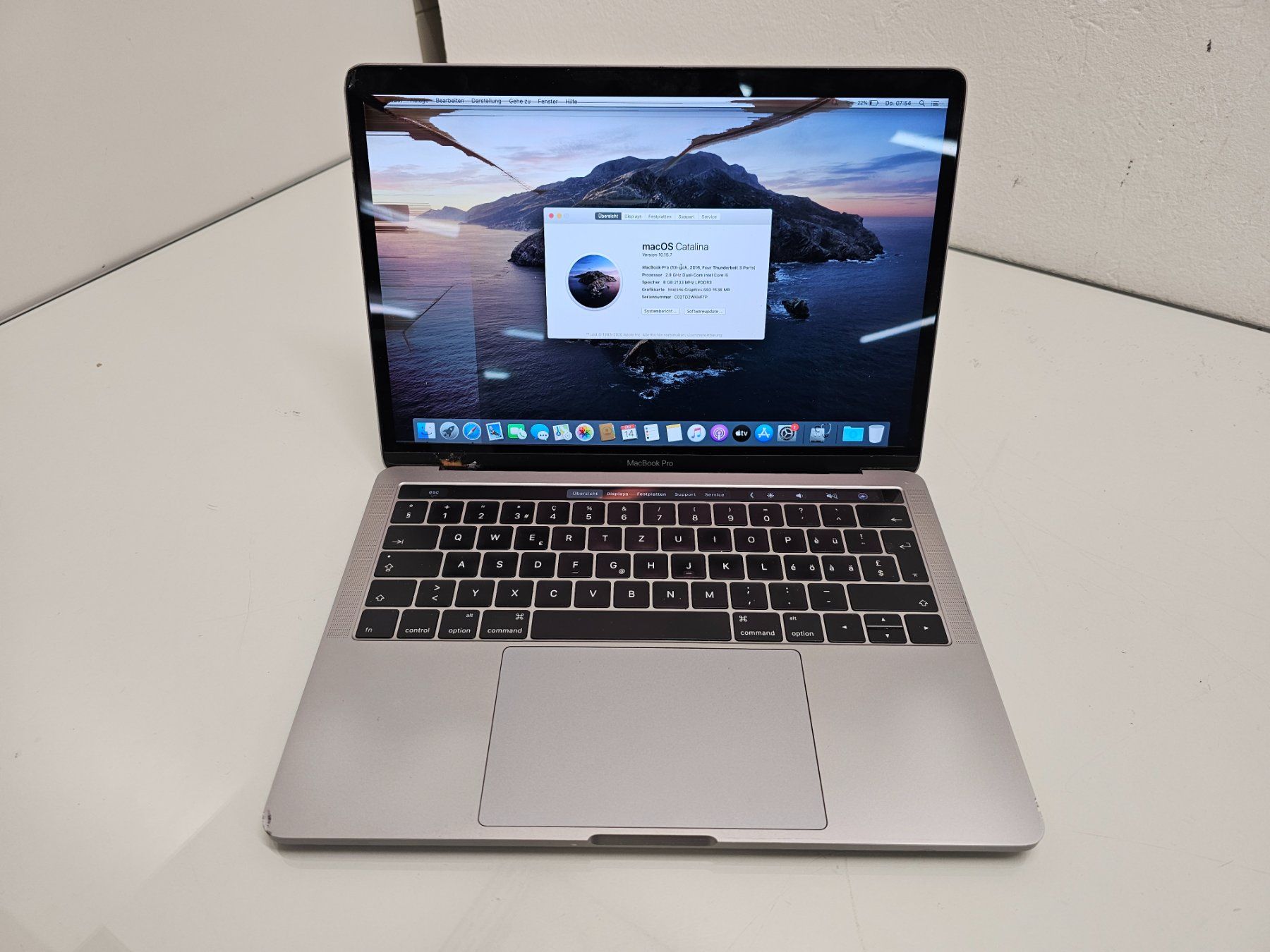 Apple Notebooks: Macbook Pro 2016 mit Defektem Bildschirm – Defekt aus Niederdorf von