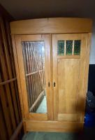 Holzschrank