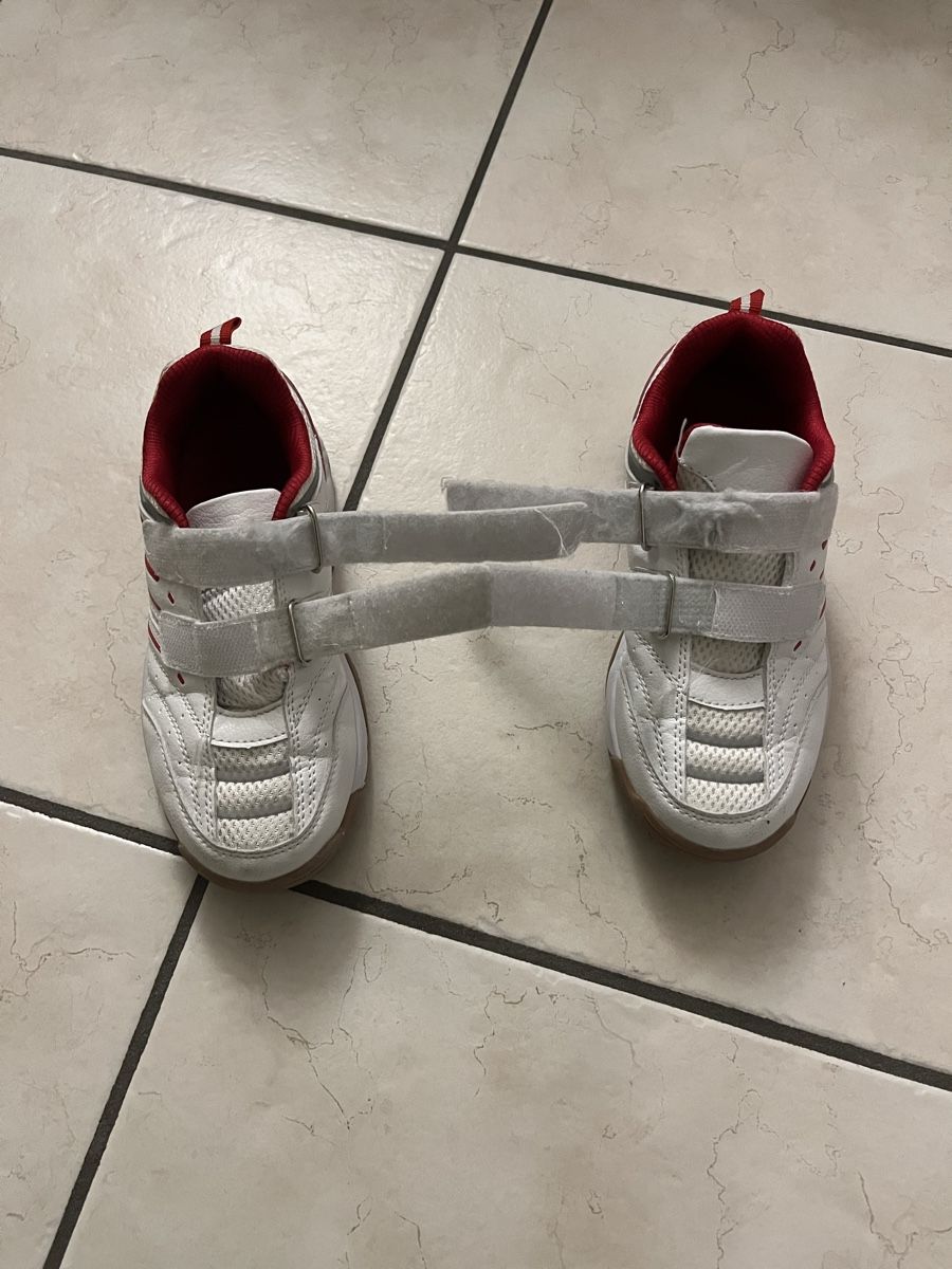 Scarpe per ragazzi: Hallenturnschuhe Grösse 32 – Usato da Zimmerwald venduto da wuff81 2