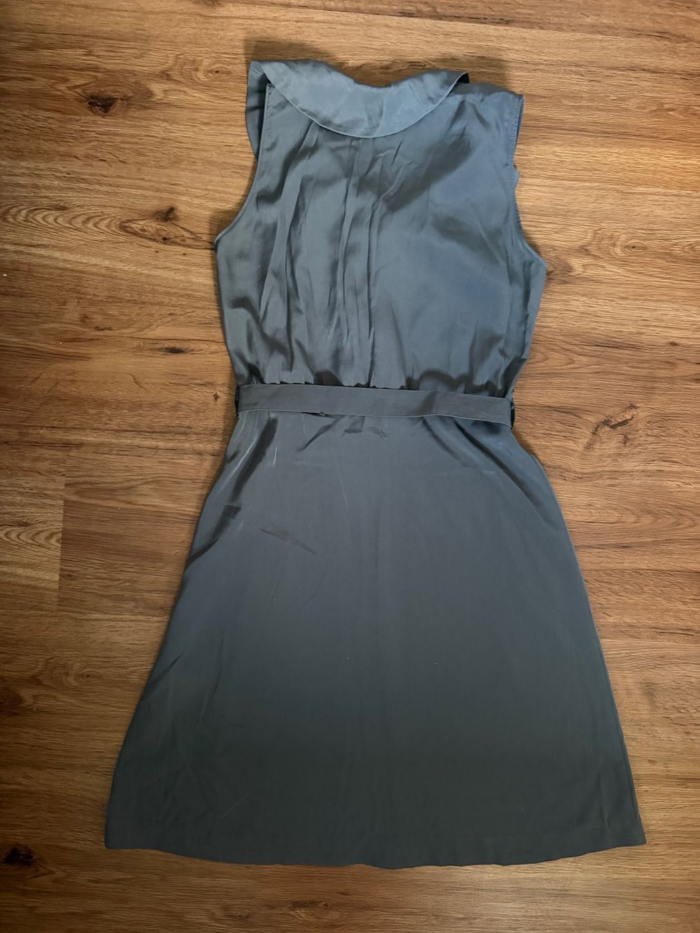 H&M Vestiti: H&M Kleid mit Volants, Grösse 38, Grau – Usato da Hergiswil NW venduto da lar_zkp7 1