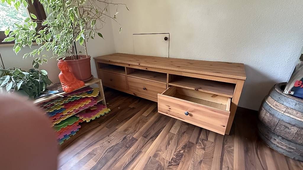 Meubles TV: Hemnes TV möbel – D'occasion à Ennetbühl par msworld1983 2