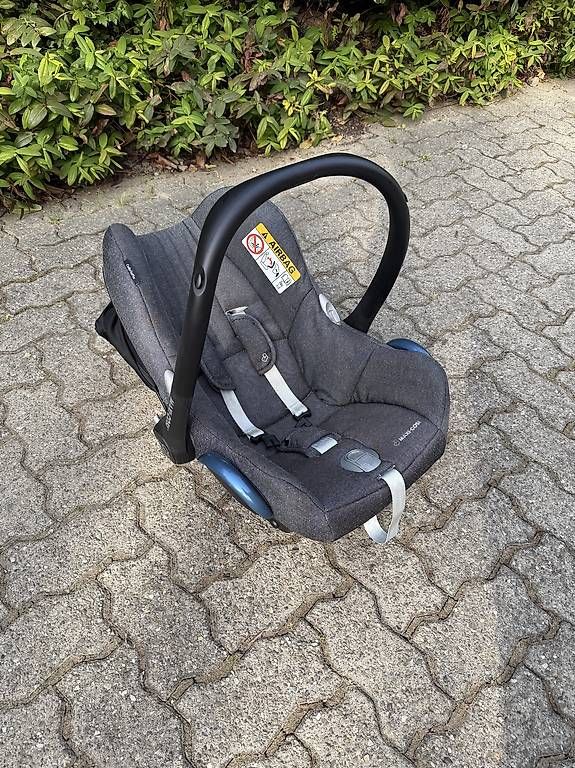 Seggiolini per auto: Maxi Cosi Babyschale inkl. Isofix – Usato da Ittigen venduto da PLJ
