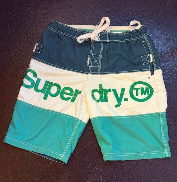 Superdry Pantaloni: Super Dry Short / Badehose / Freizeithose  Grün-Eierschale – Usato da Zollikon venduto da cyberbambi123