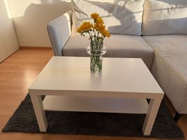 Weissser Couchtisch mit Ablage - Perfekter Zustand