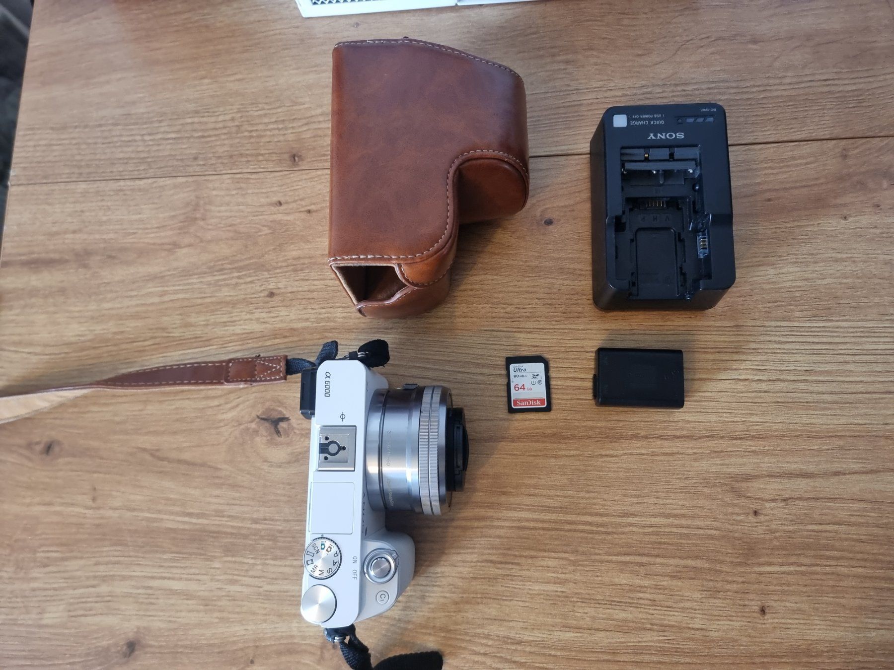 Sony Fotocamera: Sony A6000 camera – Nuovo (secondo la descrizione) da Carouge GE venduto da Hermanthapa