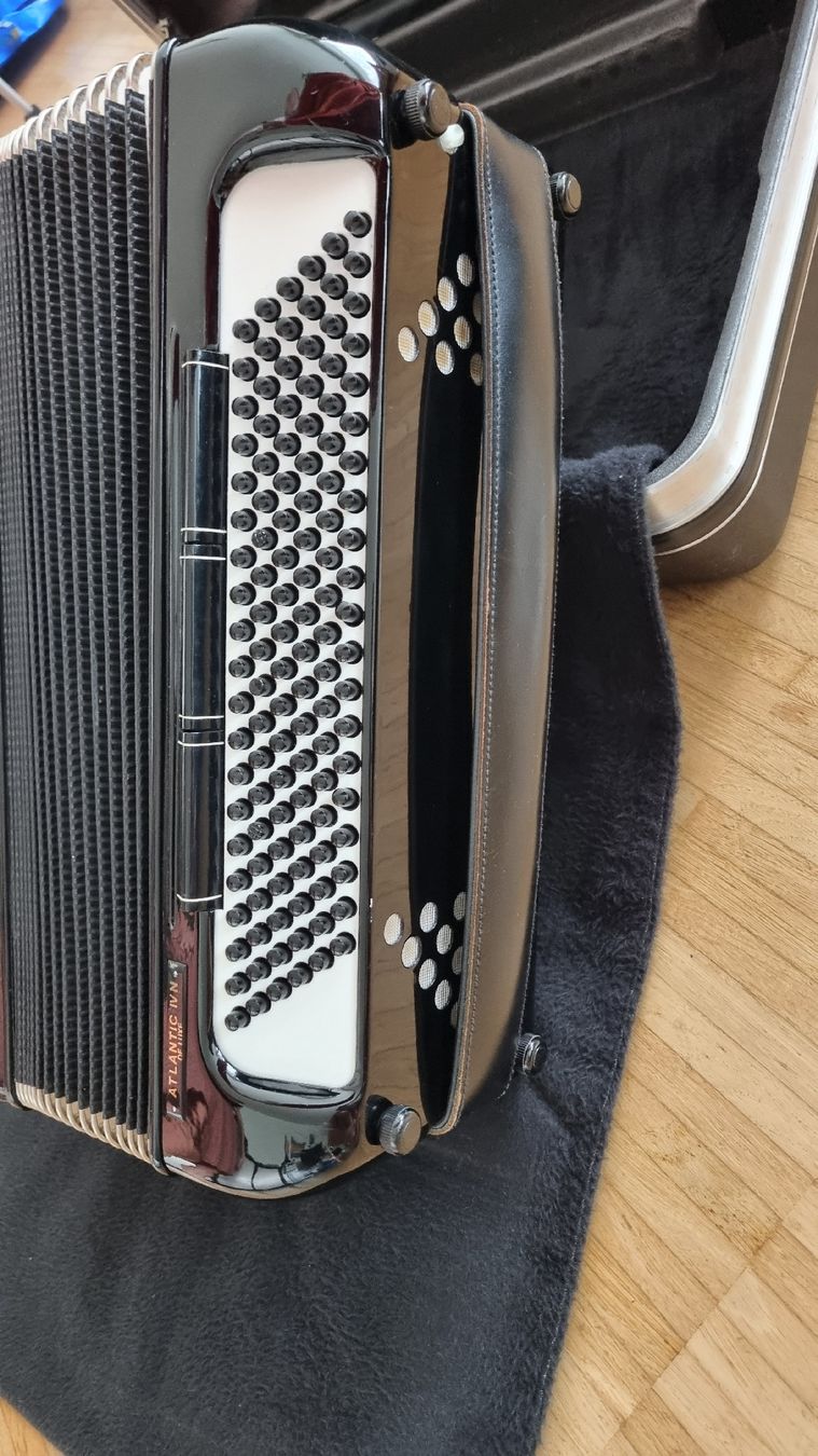 Hohner Musikinstrumente: Handharmonika Hohner – Gebraucht aus Uster von Moriginal 3