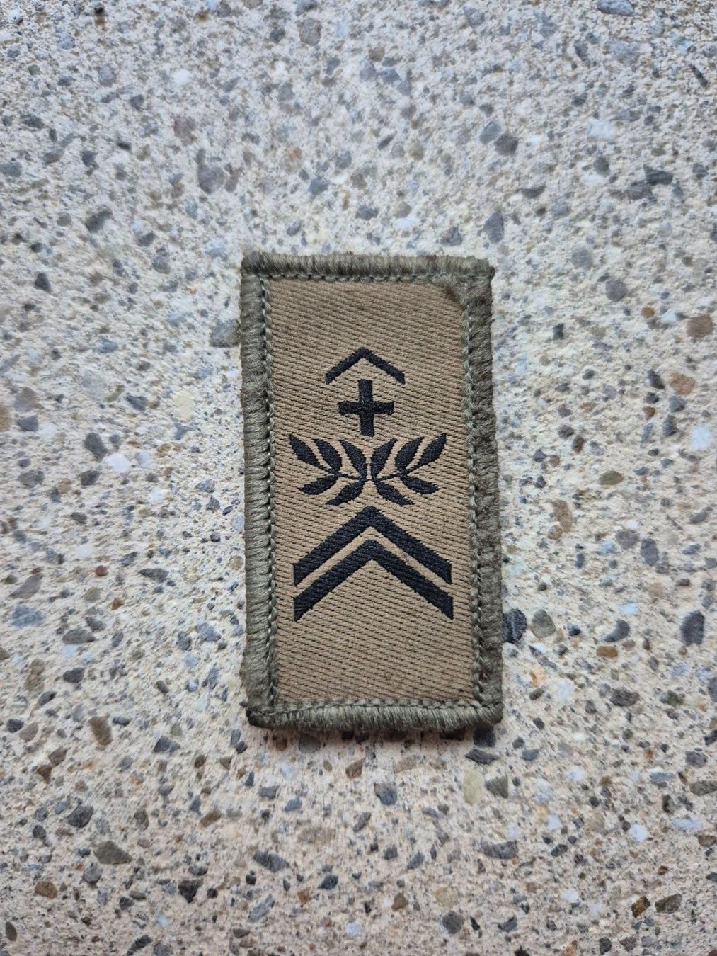 Armée suisse Plaquettes & Badges: *** Gradabzeichen Feldweibel mit klett *** – D'occasion à Riedholz par fr_sIruP