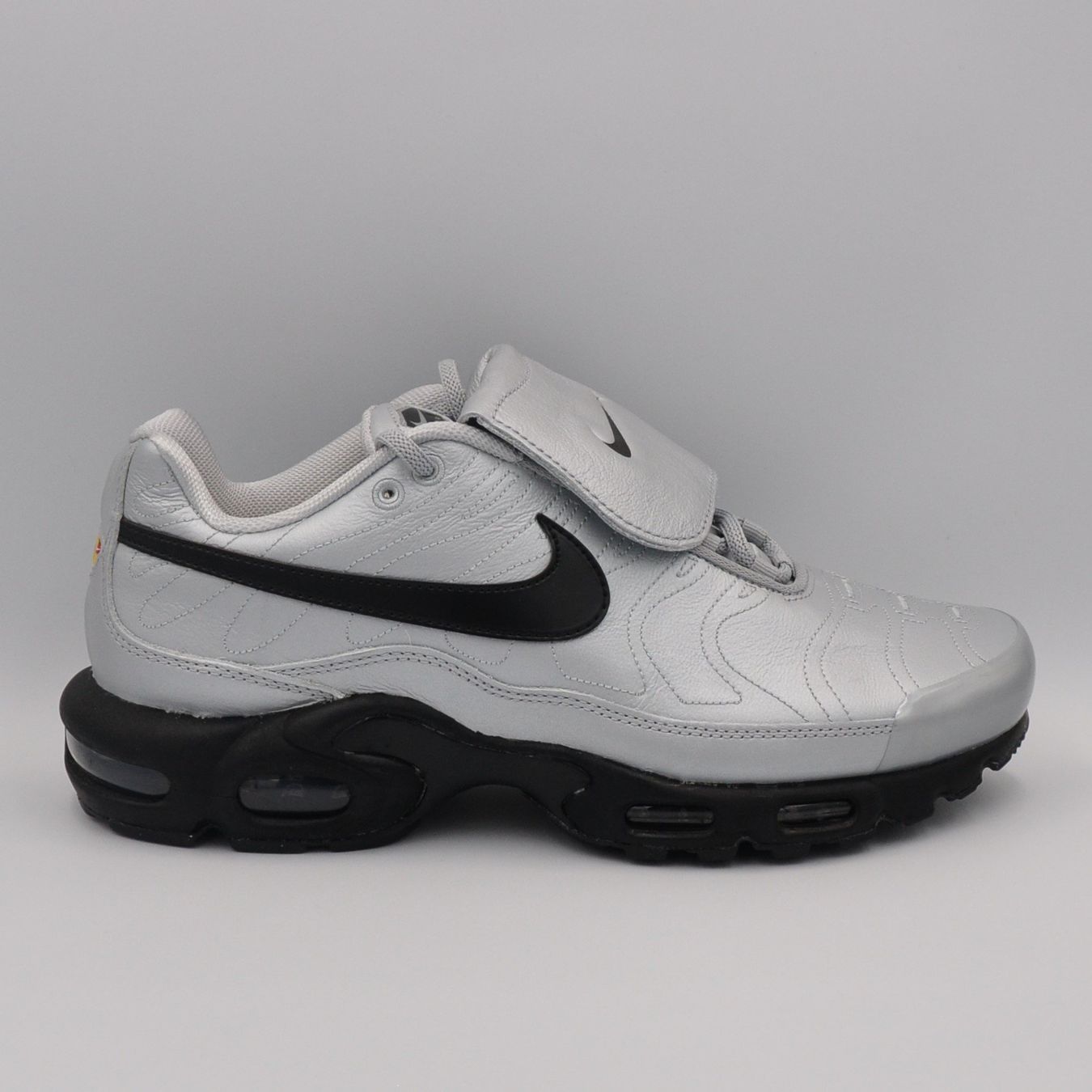 Nike Scarpe da uomo: Nike Air Max Plus TN Tiempo Silver 42 – Nuovo e nell'imballaggio originale da Bern venduto da SneakerheavenLT 1