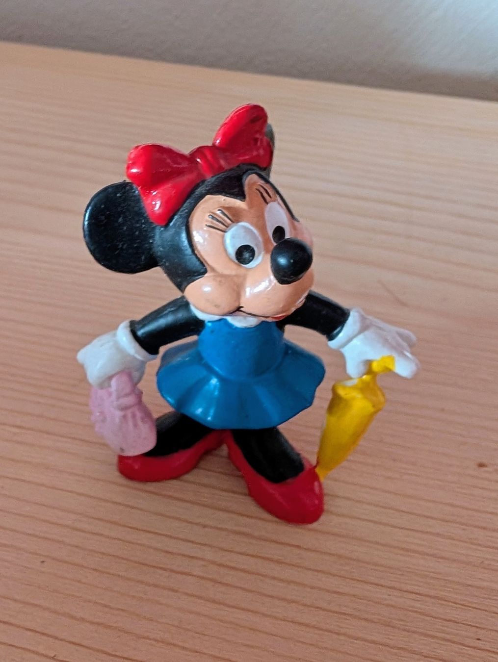 Bullyland Statuette: Minnie Mouse Figur mit Regenschirm-Bully – Usato da Nänikon venduto da Haexli_70
