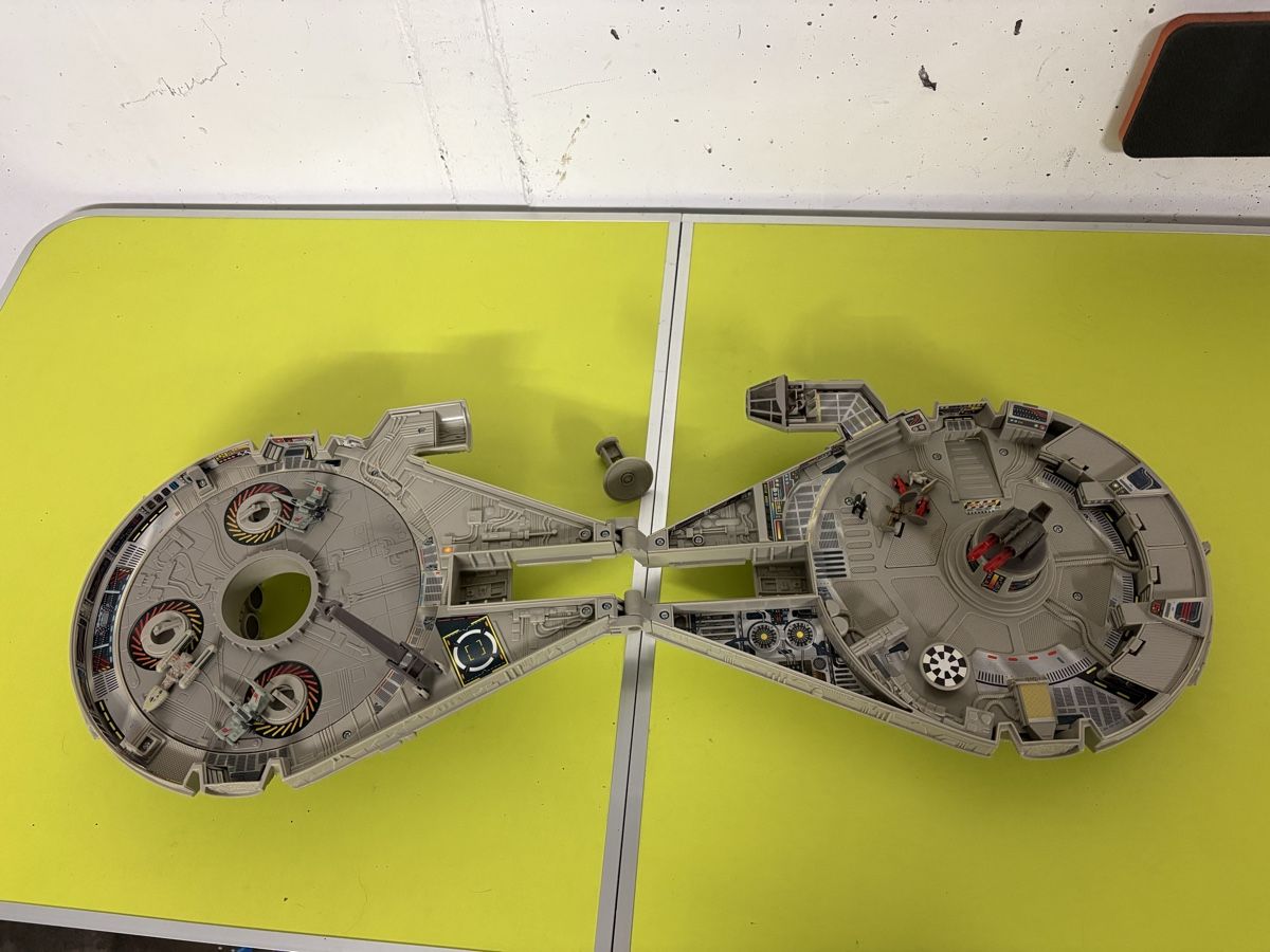 Star Wars Spielzeuge: Faucon millenium star wars – Gebraucht aus Villarimboud von hampton2012 1