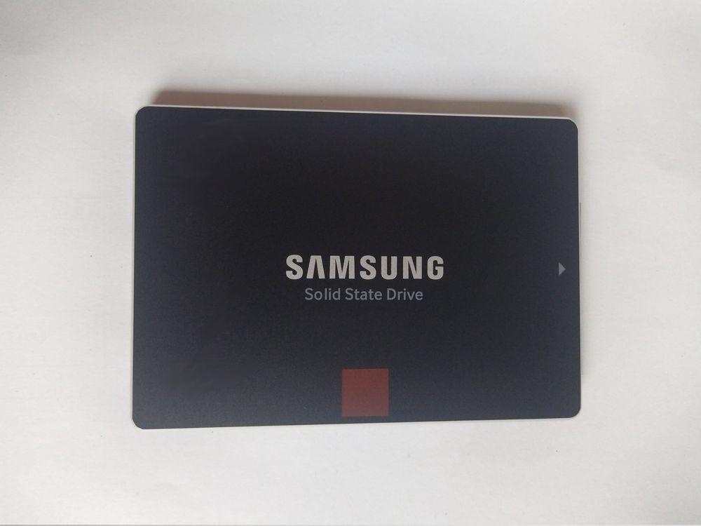 Samsung Dischi rigidi: Samsung 850 PRO 250 GB SSD MZ-7KE256 – Usato da Niederwil AG venduto da red.santa