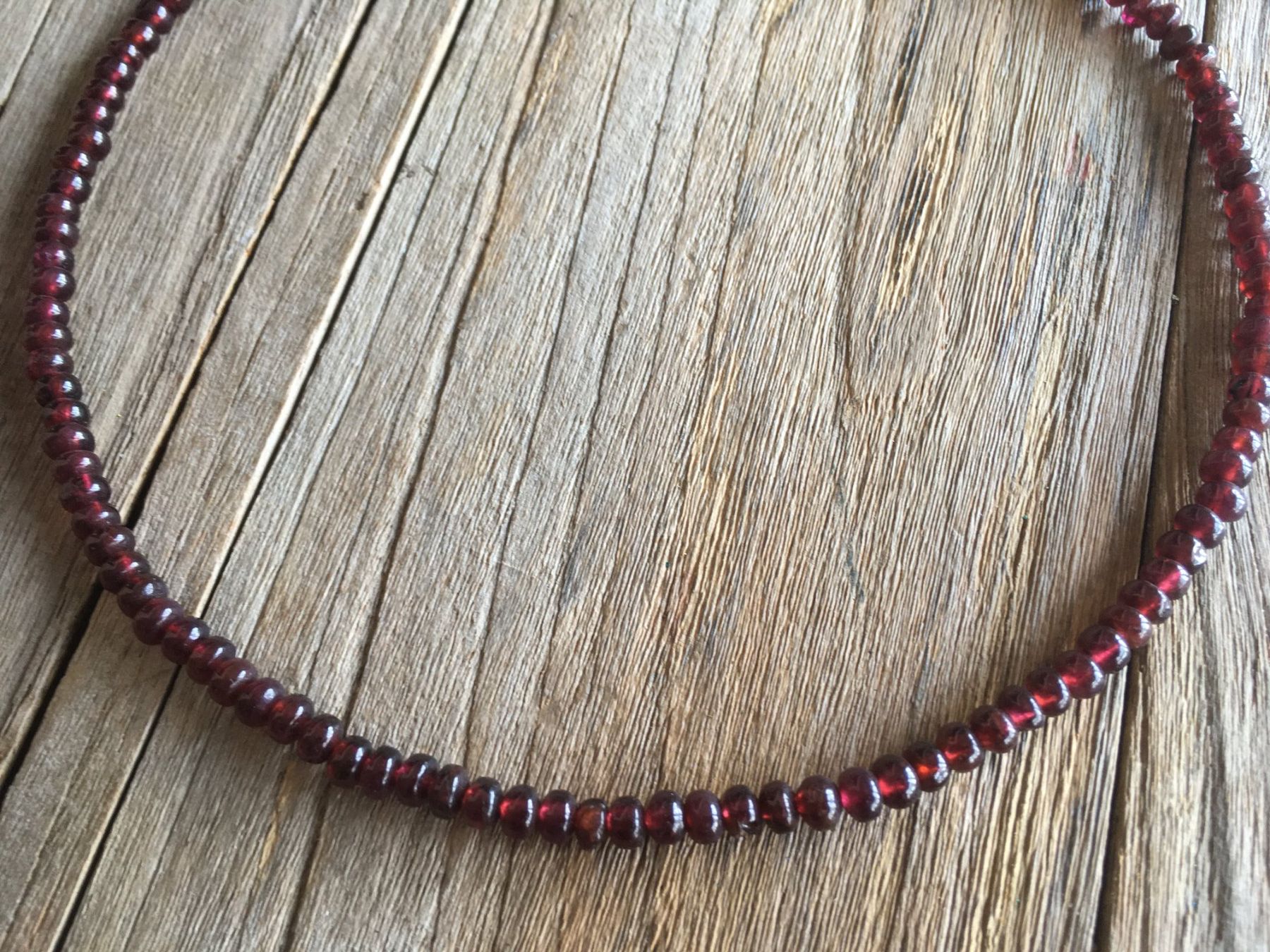 Catenine: GRANAT HALSKETTE MIT SILBERVERSCHLUSS  LÄNGE 46cm – Nuovo e nell'imballaggio originale da Aesch ZH venduto da LiquidAktion 2
