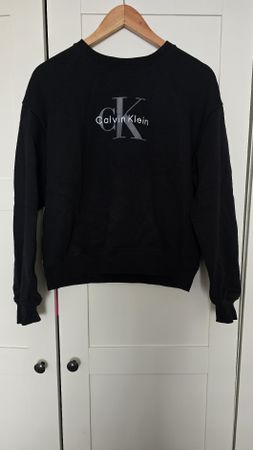 Neuer Pullover von Calvin Klein