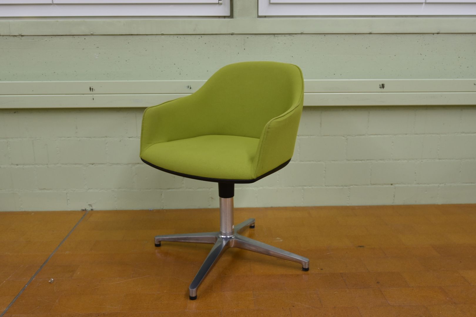 Vitra Stühle: Designer Softshell Chair auf Viersternfuß Vitra – Gebraucht aus Lichtensteig von Polsterwerk
