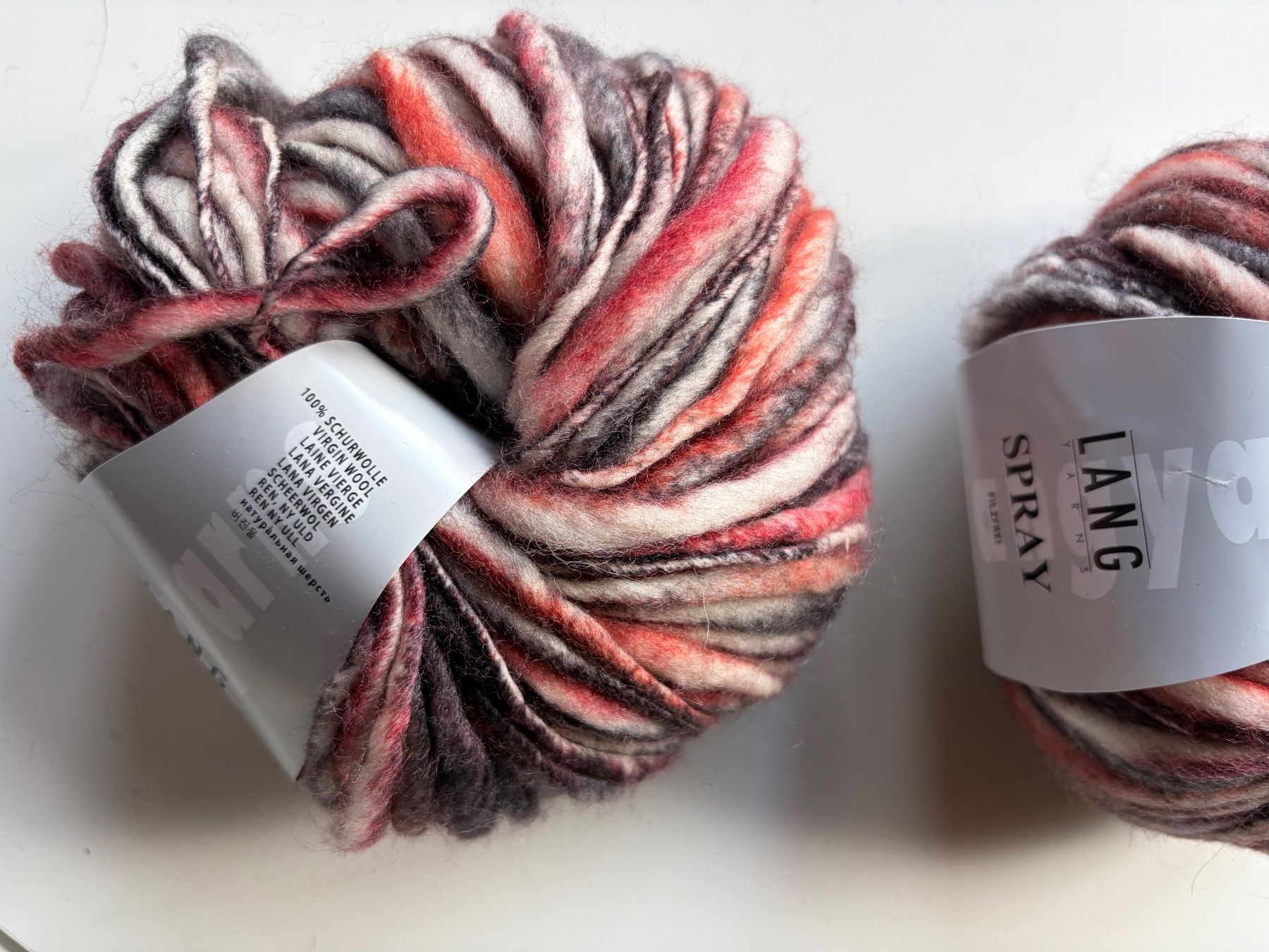 Laine: 2 Knäuel Spray Langyarns – D'occasion à Büsserach par bor_s88m