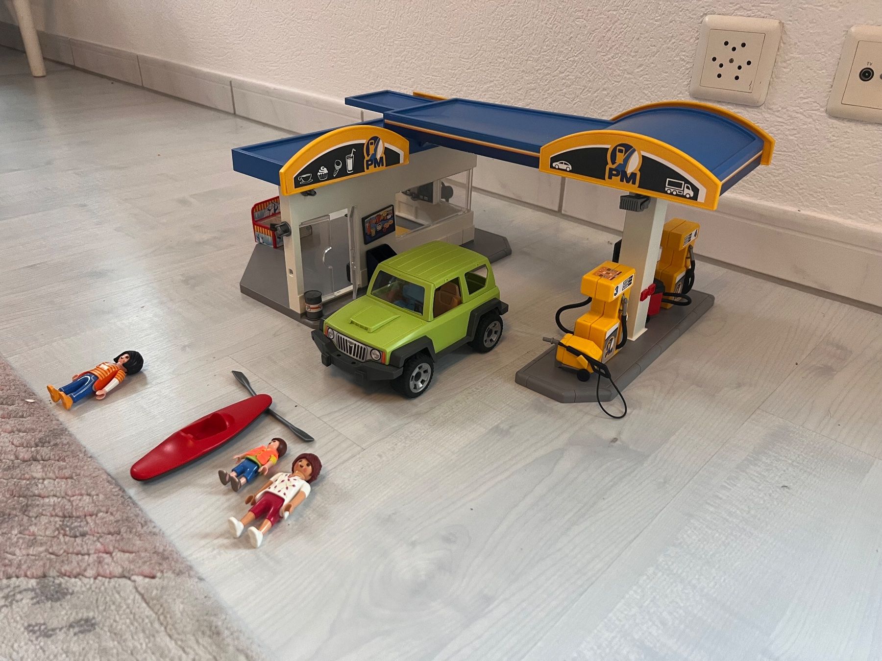 Playmobil Giocattoli: Playmobile gasstation – Usato da Oberägeri venduto da Toomas55