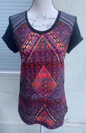 Superbe t-shirt en maille CUSTO BARCELONA 50%coton t.S