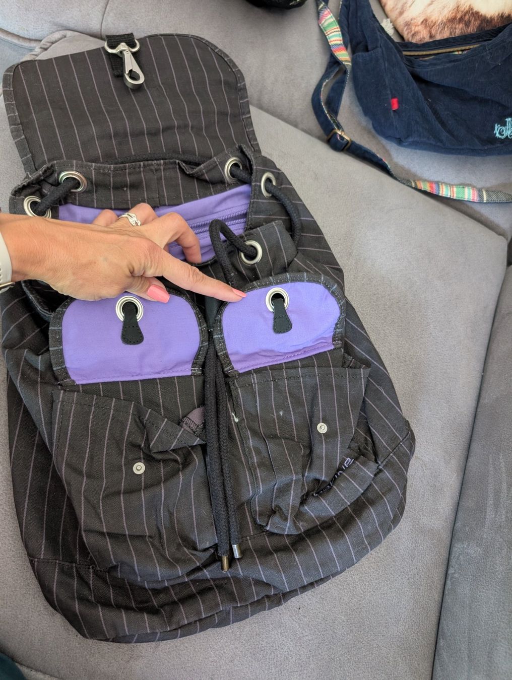 Dakine Zaini: DAKINE - Sac à dos original noir et violet – Usato da Verbier venduto da gab_2klq 1