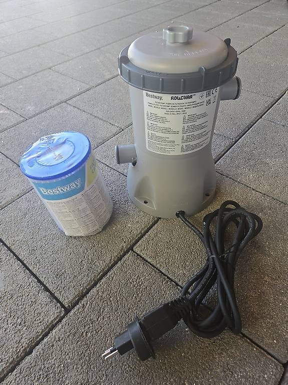 Piscines: Pool Filterpumpe Bestway 2.006 – D'occasion à Linden par Beniwill