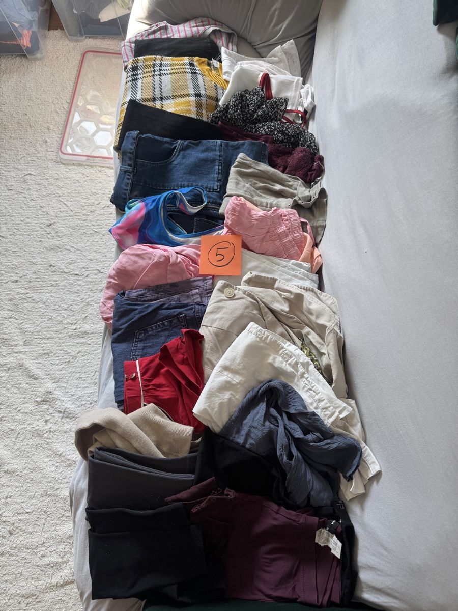 Lots de vêtements: Kleiderpaket 5 Grösse S – D'occasion à Endingen par Mira-Nur