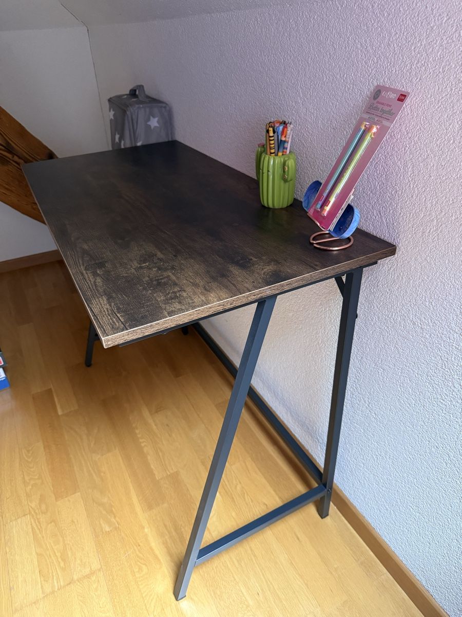 Bureaux: Schreibtisch – D'occasion à Aegerten par Funkygirl0 1