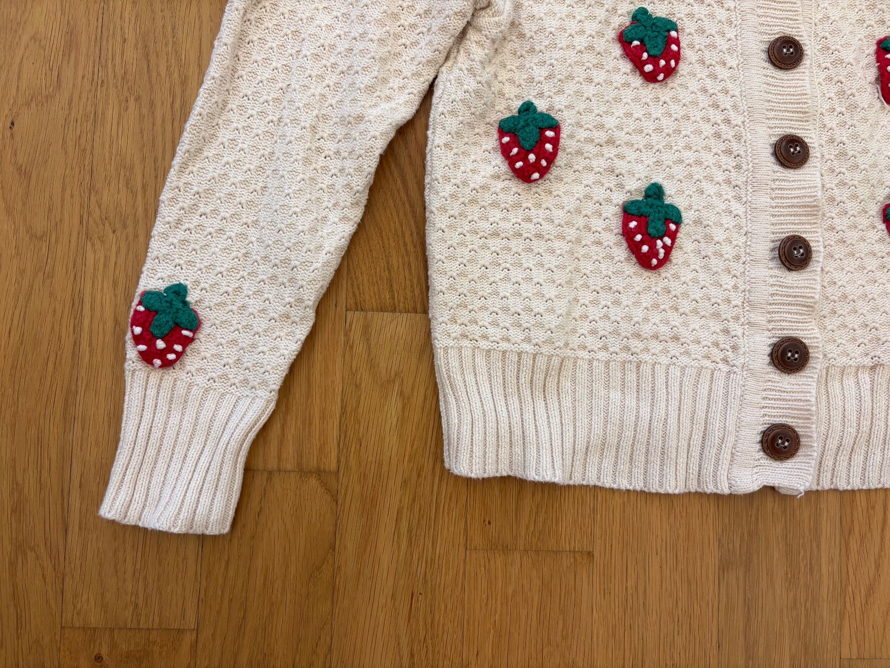 Maglioni & Felpe: Süsses Cardigan mit Erdbeeren von EINII – Usato da Zürich venduto da cassandra1504 2