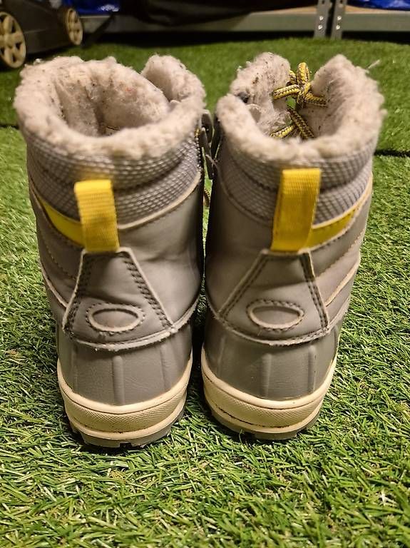 Schuhe für Jungen: Gefütterte Winterstiefel, Grösse 33 – Gebraucht aus Zürich von RaffaelaT 1