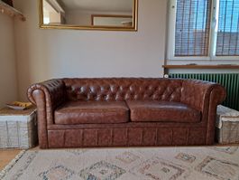 Chesterfield Sofa aus Kunstleder, goldbraun. Top Zustand. 