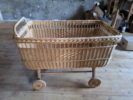 antiker Stubenwagen