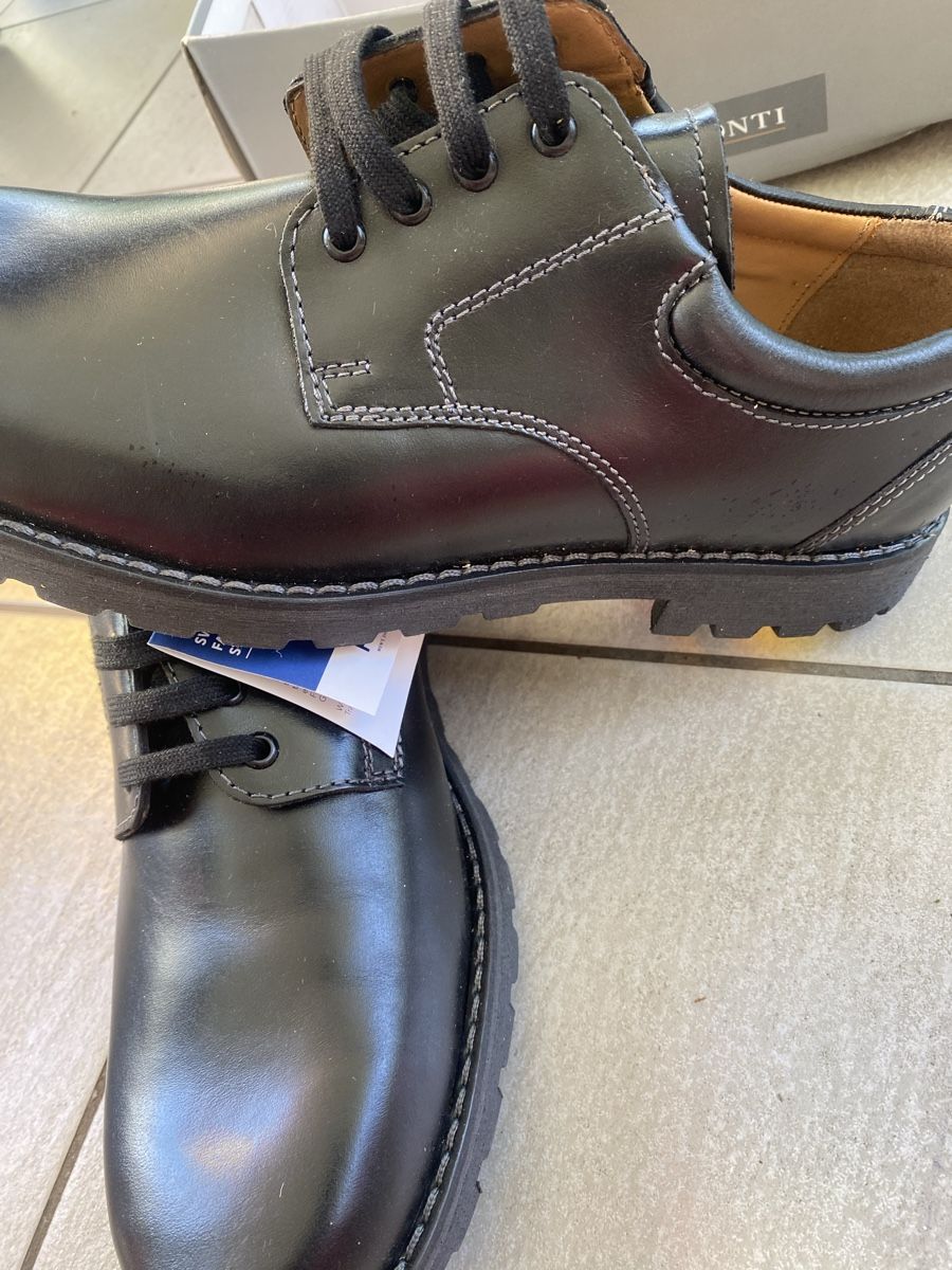 Chaussures hommes: Shoe gr 44 – Neuf avec emballage d'origine à Dietikon par Tdaf33