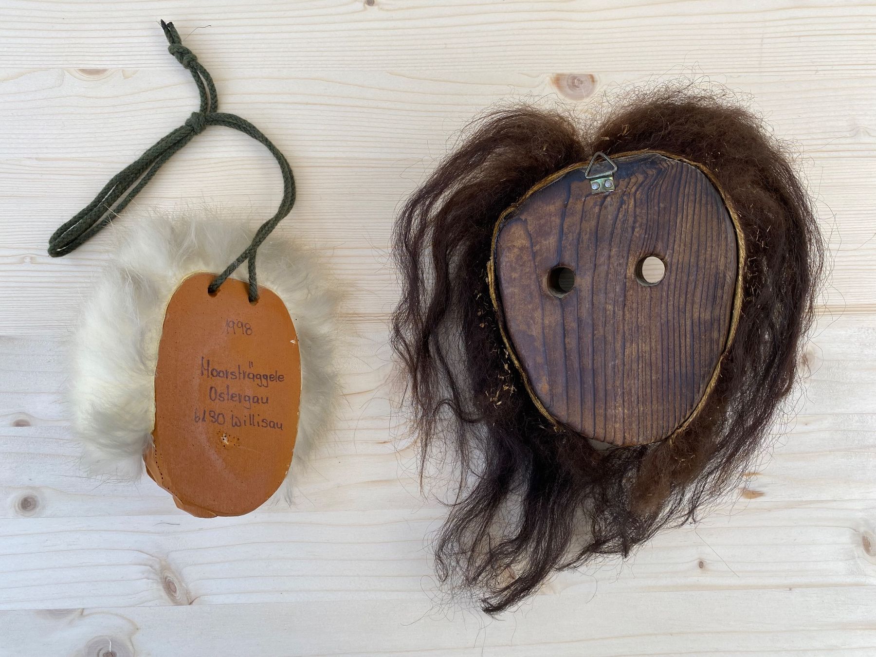 Sonstige Antiquitäten & Kunst: 2 schöne kleine Holzmasken – Gebraucht aus Feldbach von Olive1 8