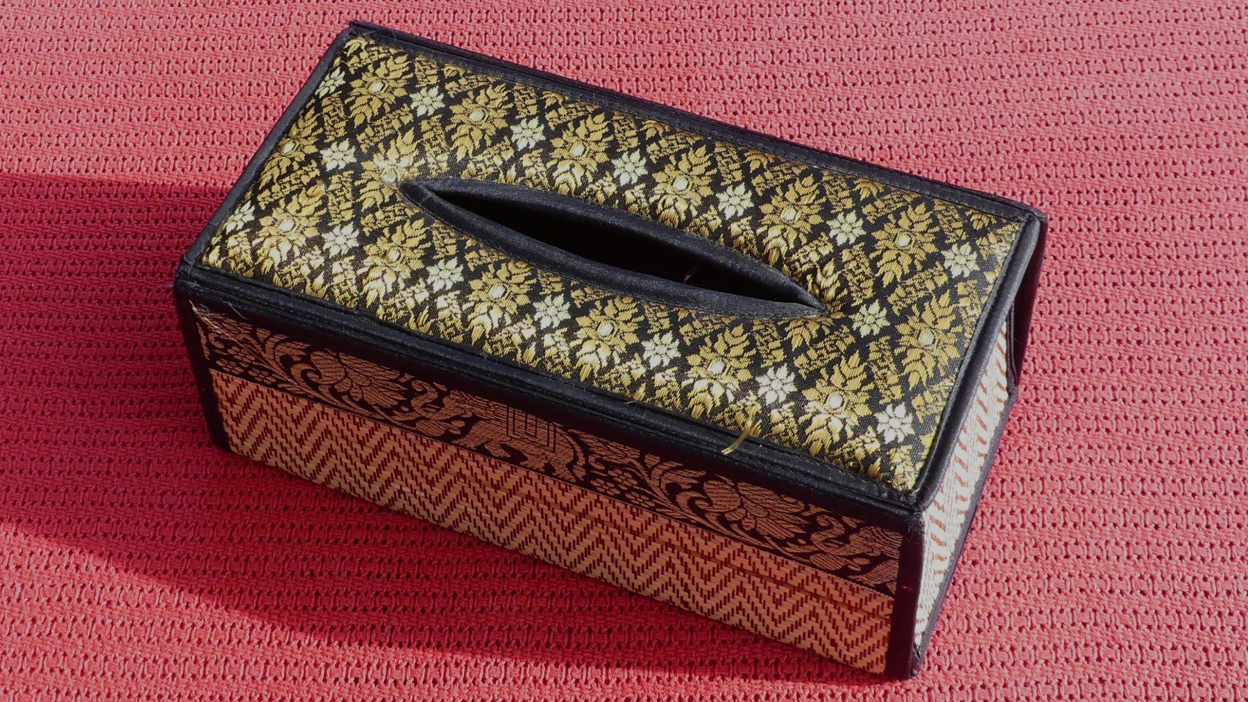 Kosmetiktücherbox im Thai-Style (Neu (gemäss Beschreibung)) in Lyssach