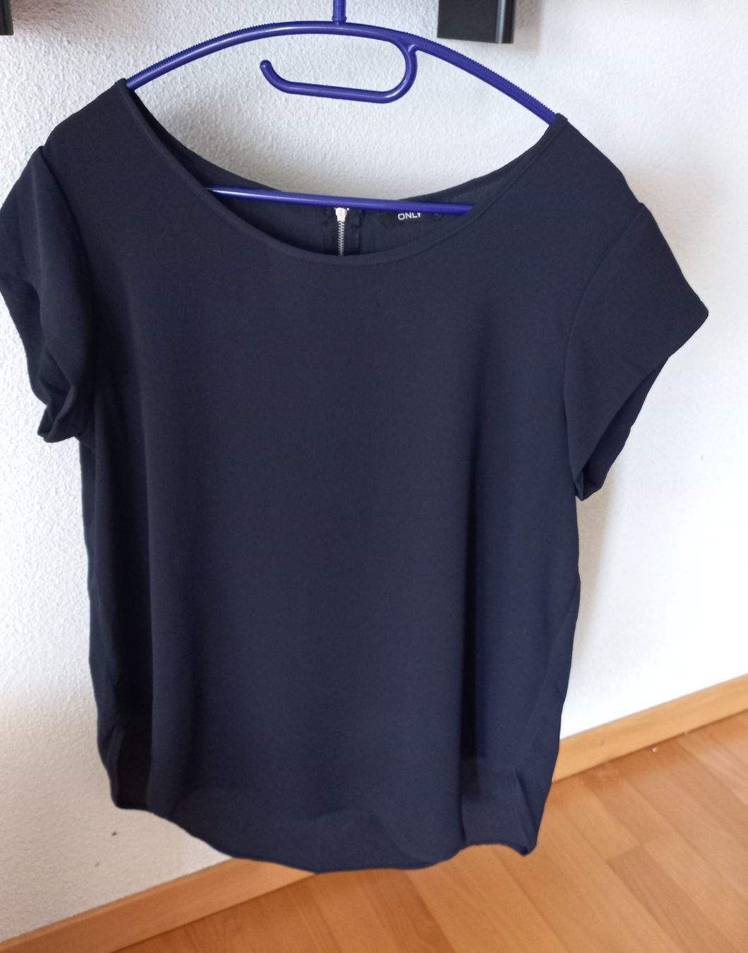 Only Camicette: 4 Damenblusen, Sommer, Only Grösse 40 – Nuovo (secondo la descrizione) da Bülach venduto da wauwau64 1