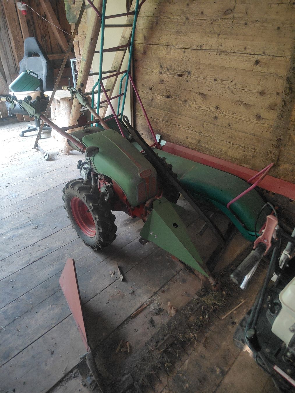 Rapid Tracteurs: Rapid 505 mit Mähbalken  – Défectueux à Ennetbühl par Eggli1913