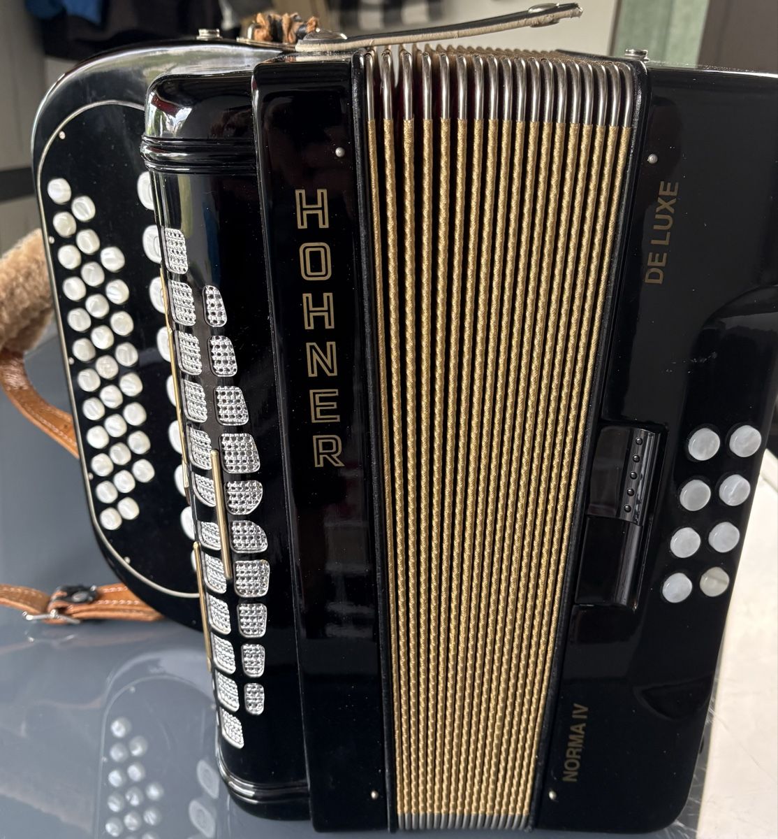Hohner Strumenti musicali: Akkordeon Hohner Norma IV DE LUXE – Usato da Frauenfeld venduto da stonefishstony 2